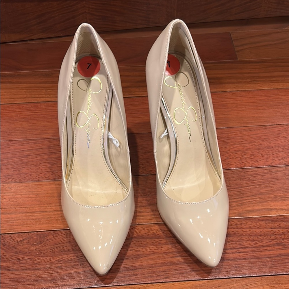 Elegant Cream Pumps Jessica Simpson size 7 pointy toe pumps 4” heels